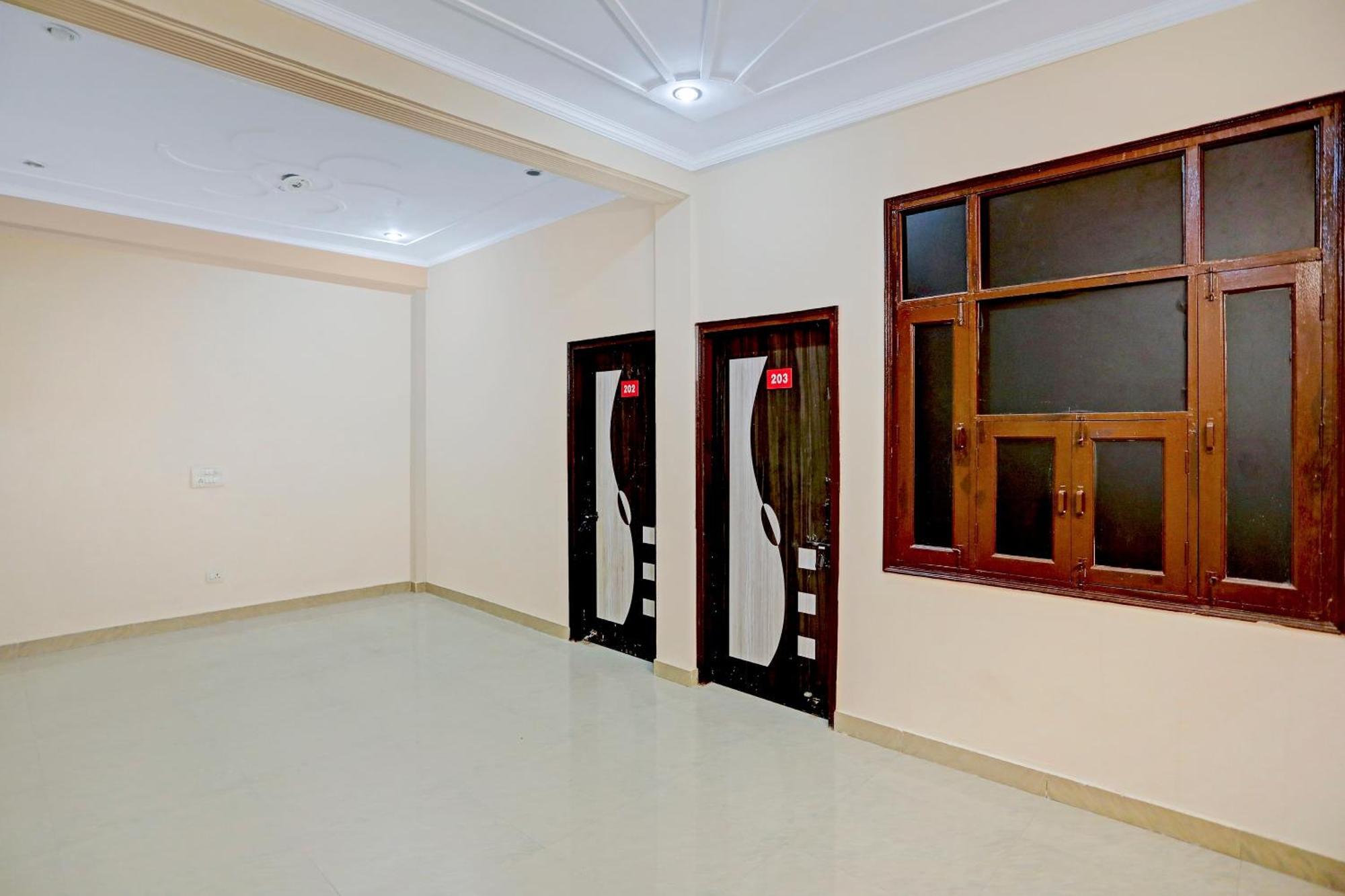 Hotel O Pari Hotel Ґазіабад Екстер'єр фото